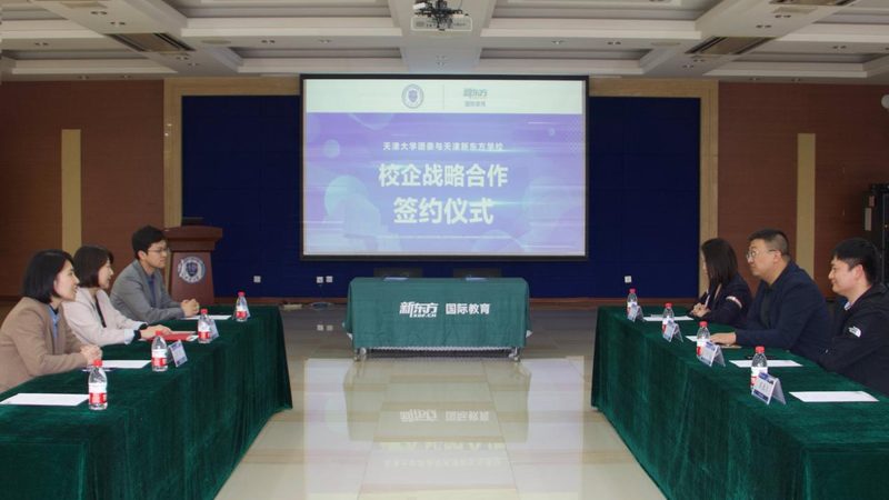 关于教材费是否包含，这取决于各个培训机构的具体规定。以下是一些可能的情况：