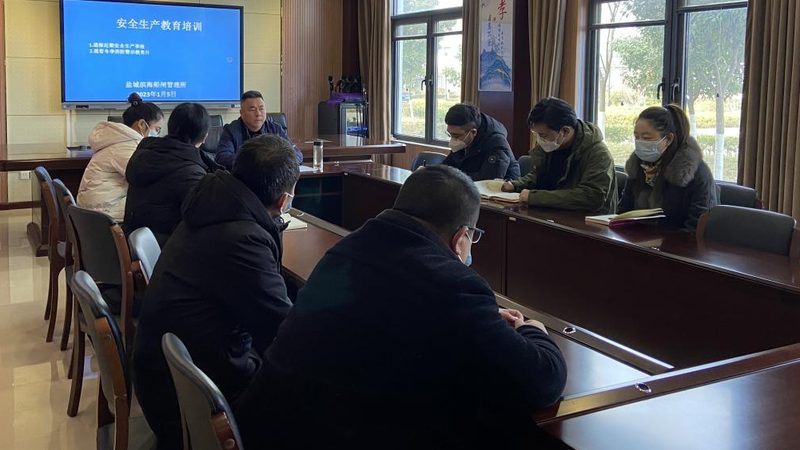 在申请退款过程中，保留相关证据非常重要。以下是一些需要保留的证据：
