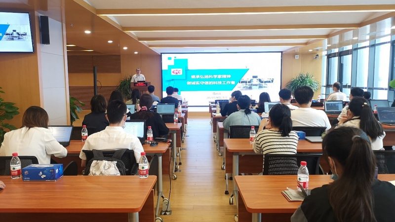 官方教材：权威性、系统性